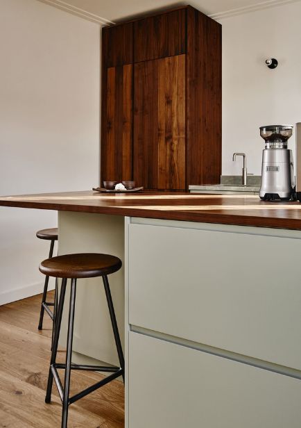 What's not to like? Catch will match ;) Een front met een ingefreesde komgreep die zowel horizontaal als vertikaal toe te passen is.