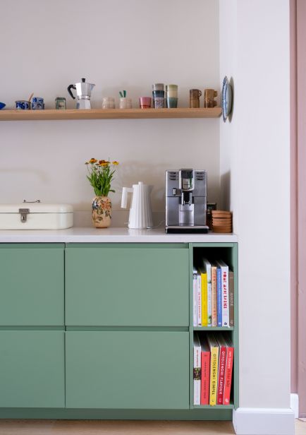 What's not to like? Catch will match ;) Een front met een ingefreesde komgreep die zowel horizontaal als vertikaal toe te passen is.