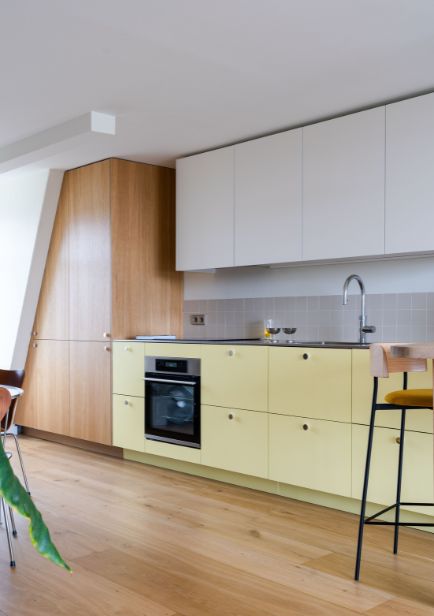 Flush maakt z’n naam waar: een vlak front zonder greep - clean, bold, no nonsense.