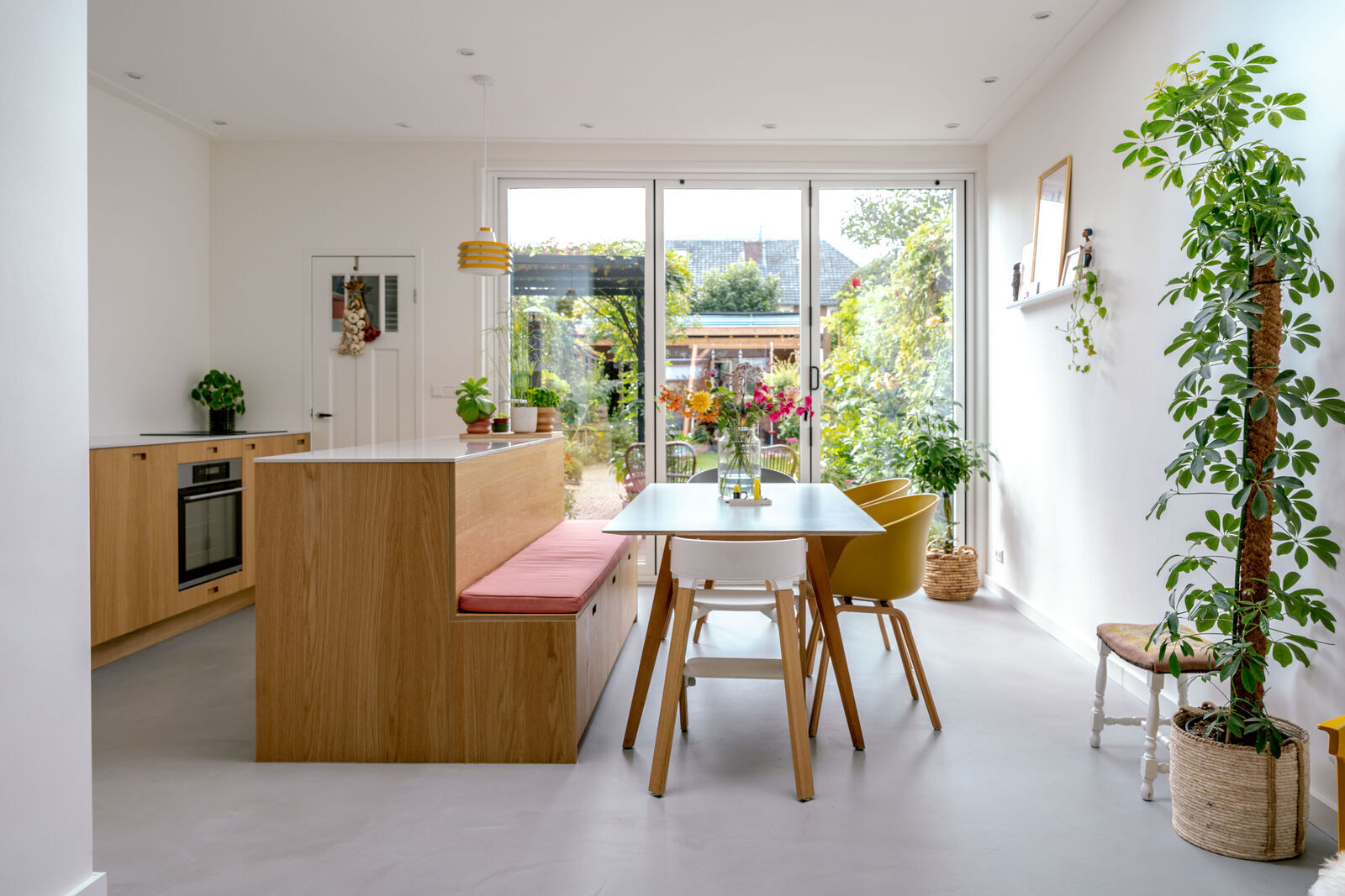 Walnoot keuken fronten met Getacore werkblad by BABOON