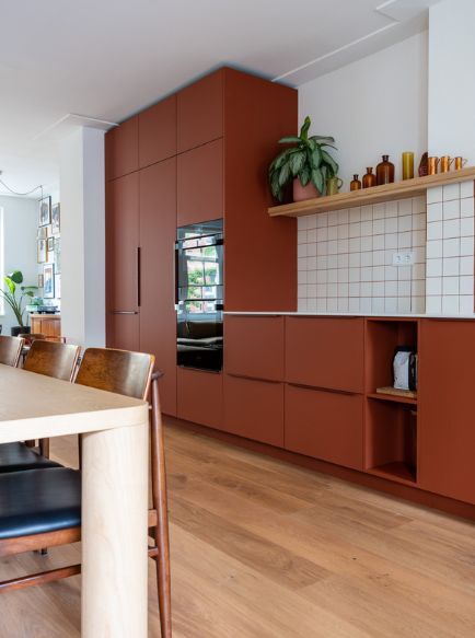 Geef je keuken karakter met Pull - een slank, modern front met losse handle voor een extra edge.